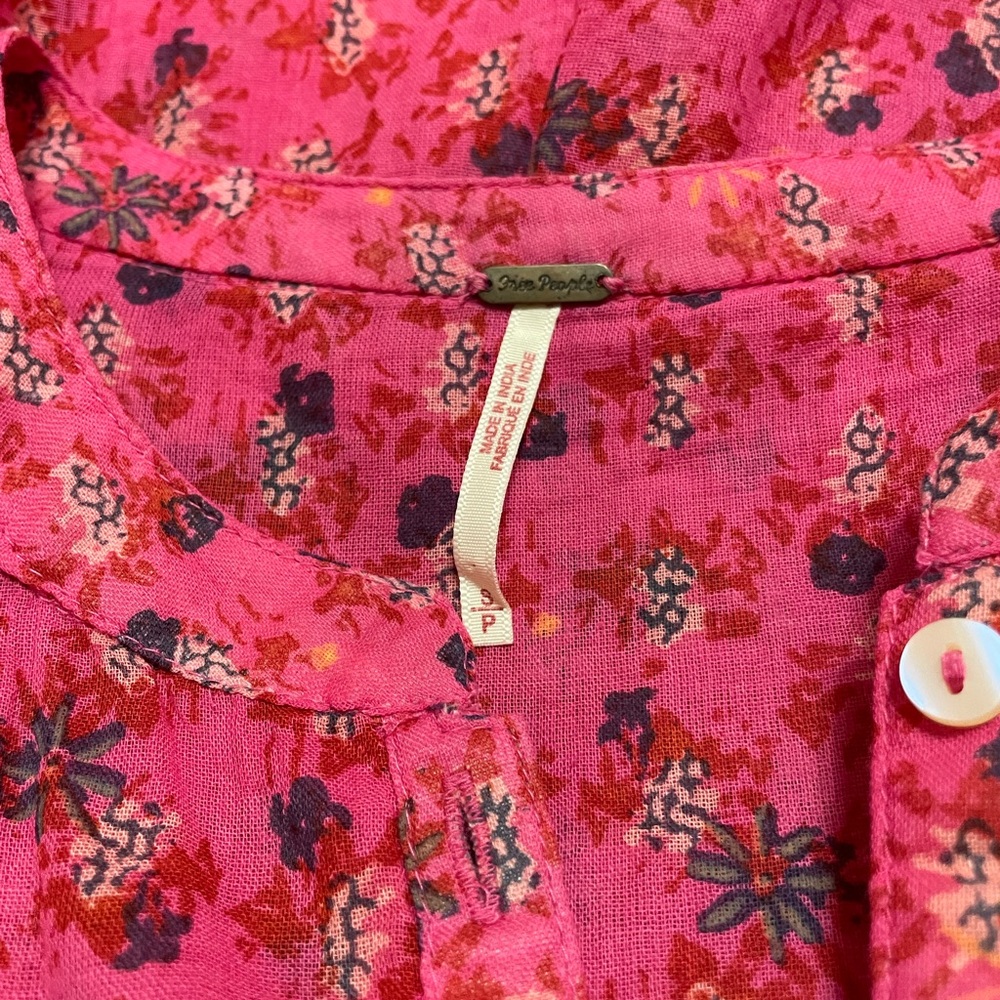 FREE PEOPLE Jenna Floral Ruffle Blouse Raspberry Red Flowy Feminine Size Small - Picture 9 of 15